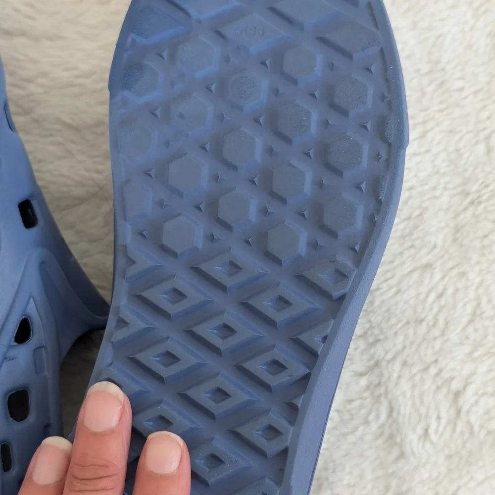 Like New: Vans Slip on Trek Shoes Kids 3